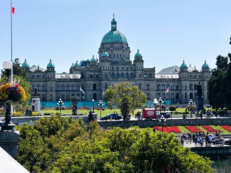 5-Hour Butchart Gardens and City Highlights Tour (1-5pax)